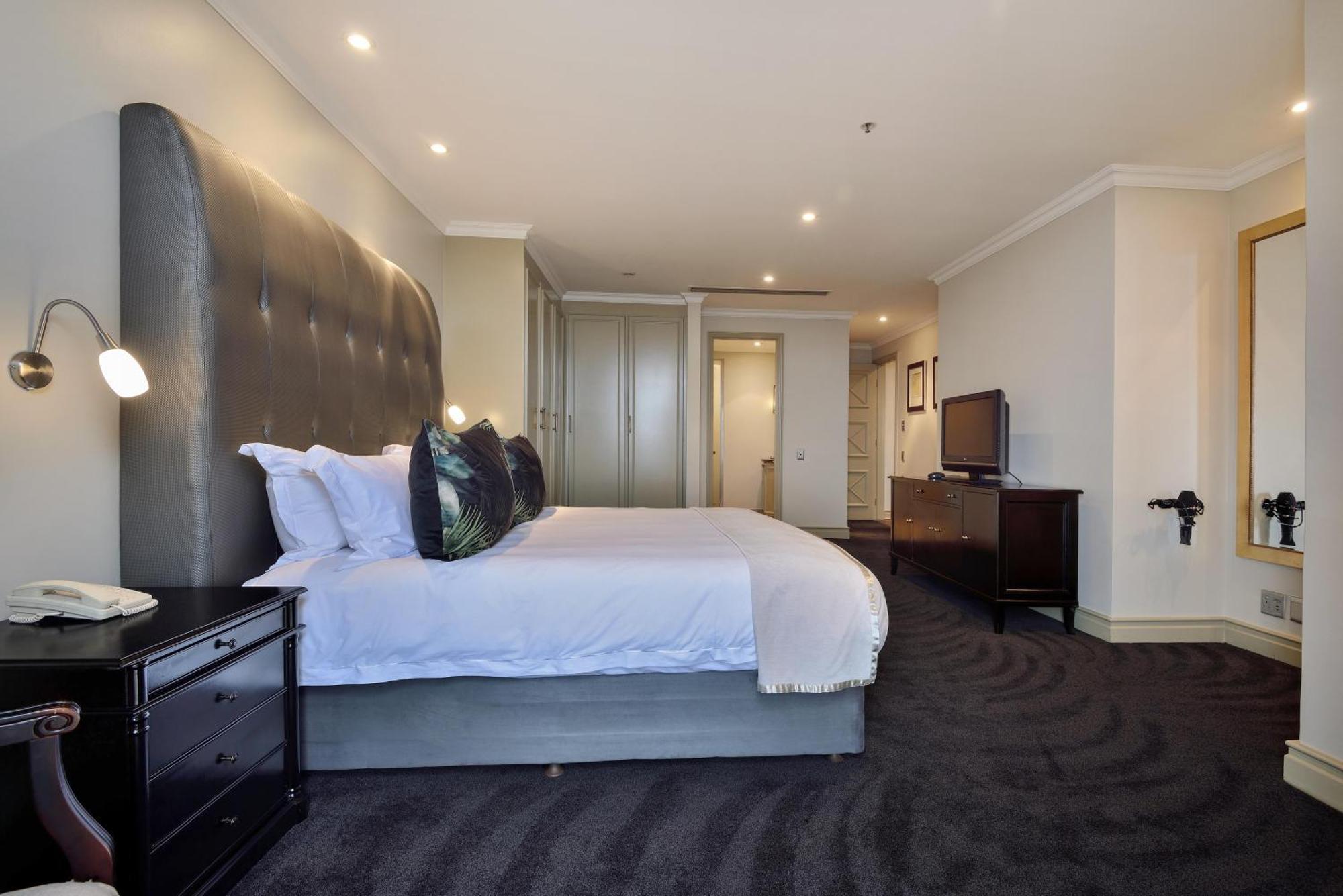 The Michelangelo Towers Hotel Sandton Exterior photo